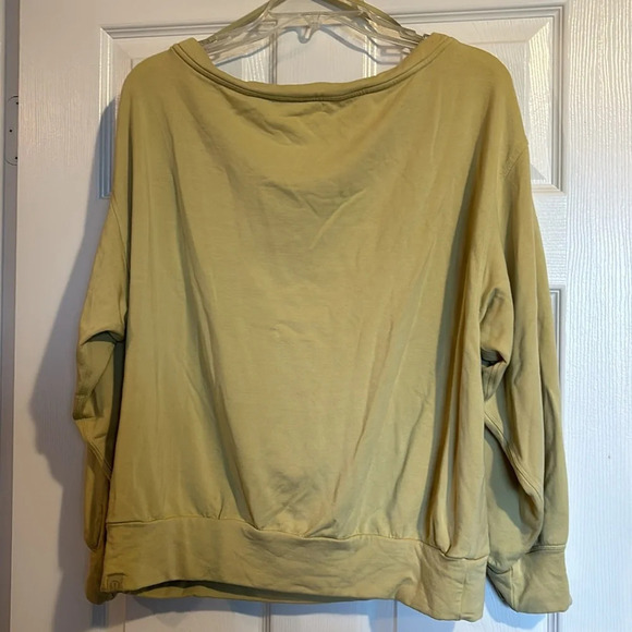 Lululemon women’s yellow pleated oversized model sweater size 10 - Picture 5 of 7